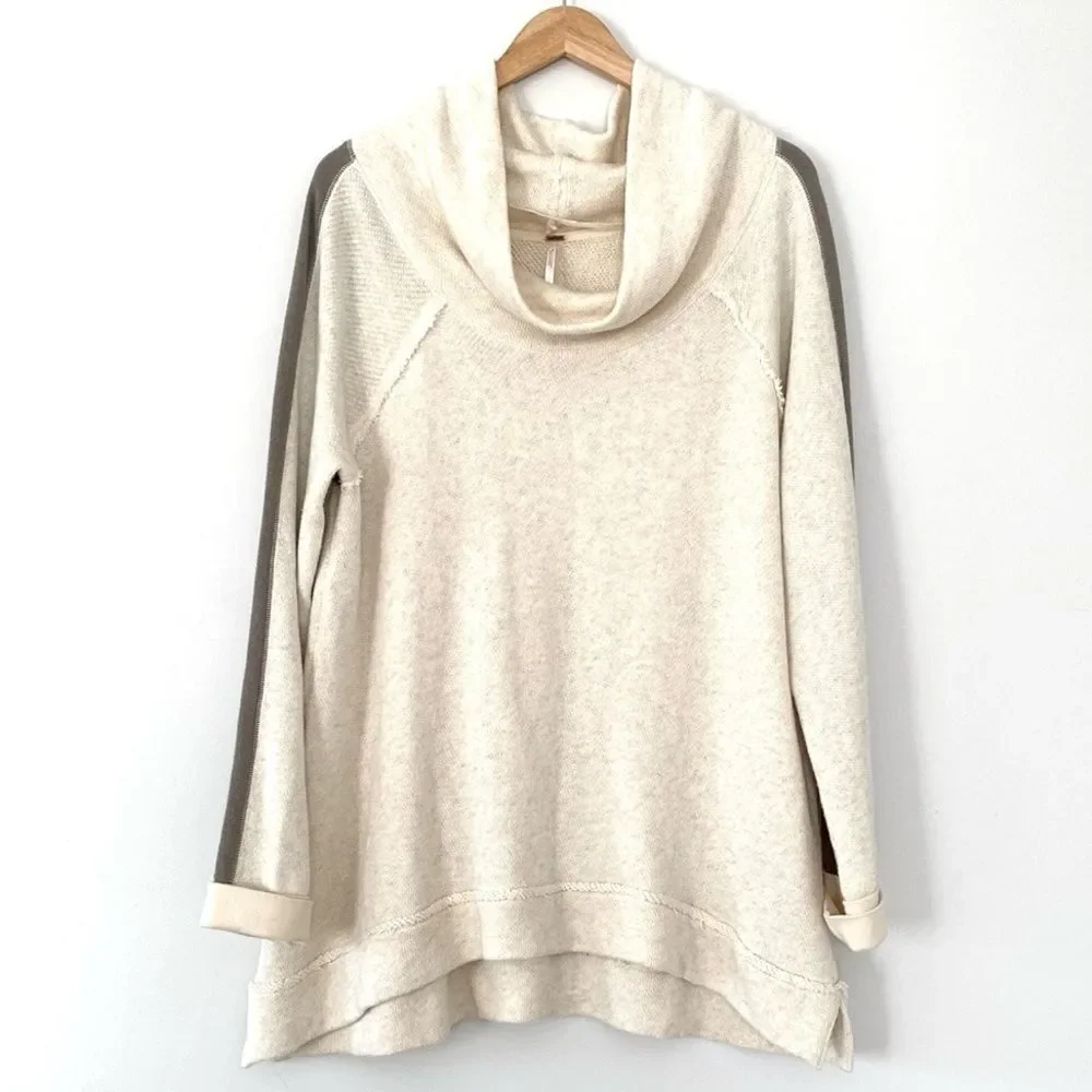 Free People Cocoon Cowl Neck Pullover Oatmeal Gray sz L Relaxed Fit Boho Beach